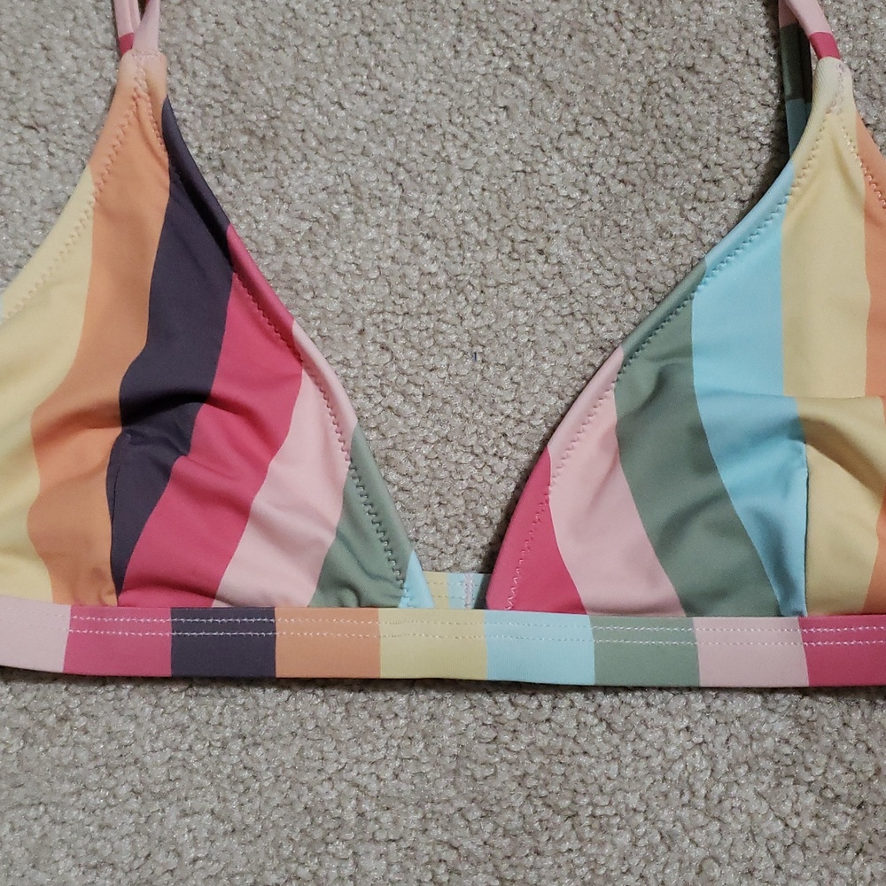 Rhythm Sahara Triangle Bikini Top. Size: Medium - Picture 3 of 8